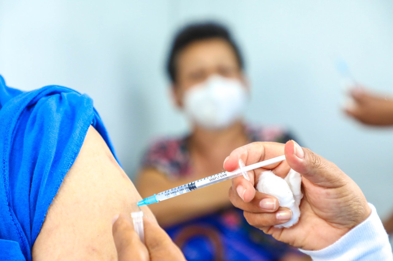 Salud aplica segunda dosis antiCOVID19 a pacientes que recibieron vacuna Pfizer/BioNTech salud-aplica-segunda-dosis-anticovid19-a-pacientes-que-recibieron-vacuna-pfizerbiontech